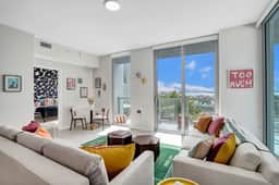 Modern 1 Bdrm Condo With Bay & Pool Views - Image 4