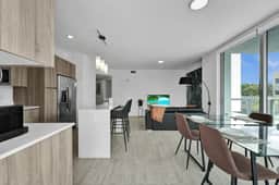 Gorgeous 2 bedrooms condo Miami best location - Image 4