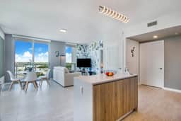 Stylish & Artistic 1 Bdrm Condo With City View - Image 4