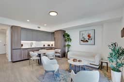 14th-Floor Luxe 2BR | Stylish Living, 72 Park - Image 4