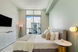 Tropical PH With Bayviews! 1Bdrm+Den. - Image 4
