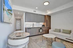 Luxury Penthouse Retreat | Bright 1BR Miami Beach - Image 4