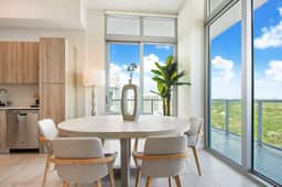 Penthouse W/Bayviews! 2 Bdrm Condo In Miami Design - Image 5