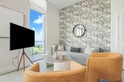 Penthouse W/Bayviews! 2 Bdrm Condo In Miami Design - Image 2