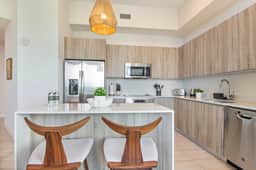 Penthouse W/Bayviews! 2 Bdrm Condo In Miami Design - Image 4