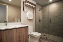 Spectacular Views! Spacious 2 Bdrm Apartment Modern Design! - Image 3