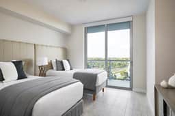 Spectacular Views! Spacious 2 Bdrm Apartment Modern Design! - Image 5