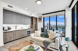 20th Floor Luxe Escape | Pool, Gym & Beach Access - Image 4