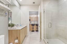 Artsy Penthouse 1 Bdrm Condo - Stunning Views - Image 3