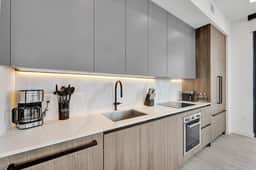 18th Floor Beachside Luxury | Pool, Gym & Beach - Image 4