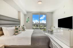 Fresh & Modern 1 Bdrm +Den condo - miami design - Image 3