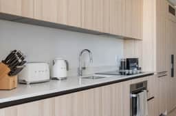 NEW Modern 1/1 Condo Downtown Miami Free Parking! - Image 4