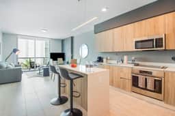 Bay & Pool View! Modern 1Bdrm-Miami Design Dist - Image 5