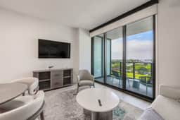 NEW : Luxury Beachside 1BR | Pool, Gym & Balcony - Image 4