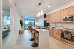 Cool Decor 1 Bdrm Condo, Miami Design District - Image 3