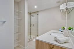 Boho Vibes With Bayviews! 1 Bdrm Condo - Image 4