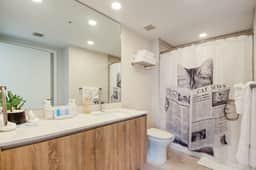 Modern Rustic 1Bdrm Condo W/Bay & Pool Views - Image 5