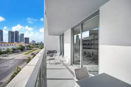 Perfect Vacation condo 2 bdrm best Miami location - Image 4