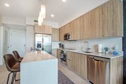 Irresistible Eclectic 1 Bdrm Condo-Miami Design - Image 4