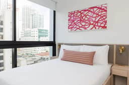 Luxury 2/2 Condo Downtown Miami with Free Parking - Image 2