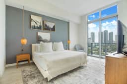 Stunning 1 Bdrm Penthouse, Miami Design District - Image 2