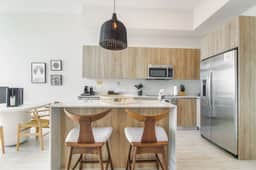 Stunning 1 Bdrm Penthouse, Miami Design District - Image 5
