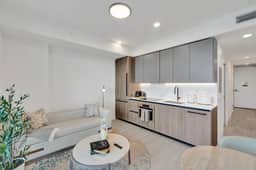 14th-Floor Luxe 1BR | Coastal Living, 72 Park - Image 5