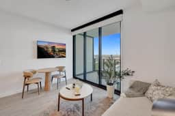 14th-Floor Luxe 1BR | Coastal Living, 72 Park - Image 2