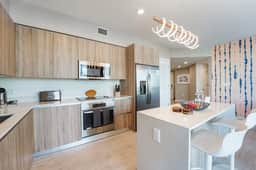 Boho Chic 1Bdrm+Den Condo-Miami Design Dist - Image 3