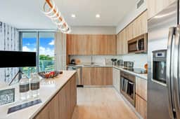 Boho Chic 1Bdrm+Den Condo-Miami Design Dist - Image 2
