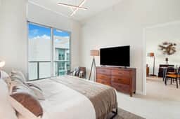 Stylish Penthouse 1 Bdrm Condo Great Views - Image 5