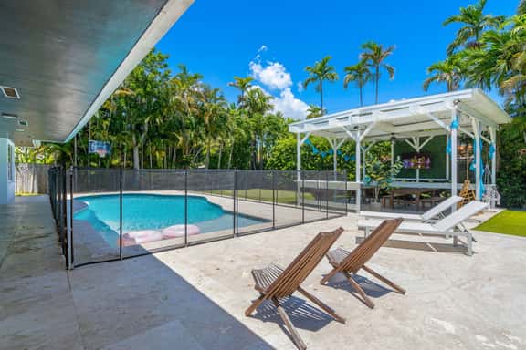 Beautiful Chic Miami Retreat | Pool, Patio & Outdoor Oasis - Image 1
