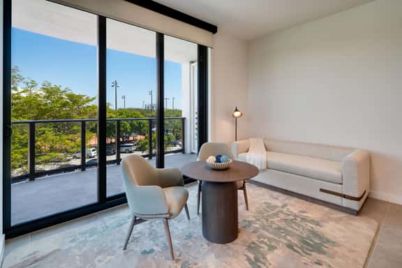 Elegant 1BR in Heart of Miami Beach. Walk to Ocean - Image 1