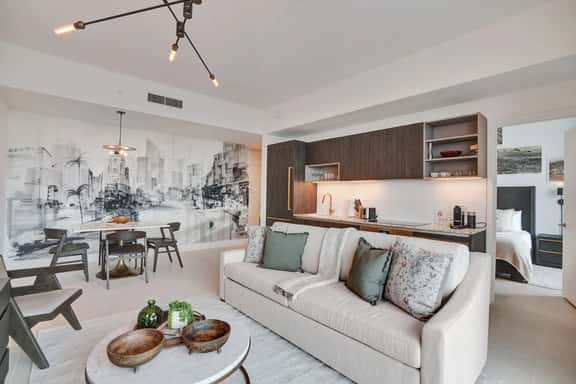 NEW Stunning 2/2 with Panoramic Views of Miami PH Condo 50th floor - Image 1