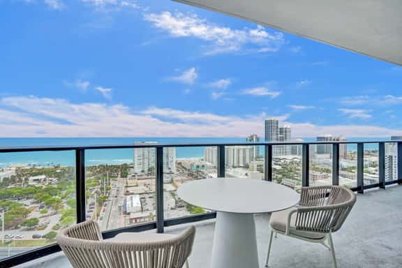NEW: Stunning views 4 Bdrms Condo steps from the beach - Image 1