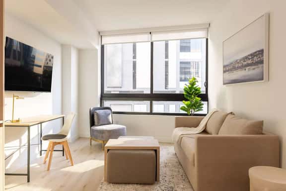 Stunning 1/1 Condo in Downtown Miami Free Parking - Image 1