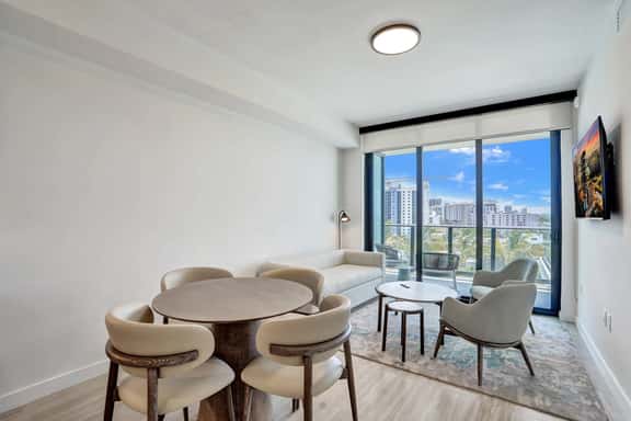 Elegant 1BR Retreat | Pool Deck, Gym & Beach - Image 1