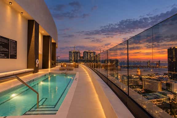 Stylish 2BR Retreat in Downtown Miami Free Parking - Image 1