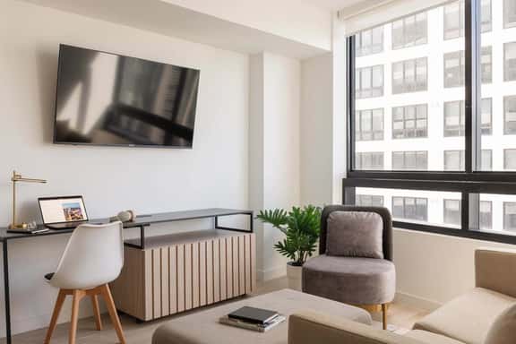 Amazing 1/1 Condo in Downtown Miami Free Parking - Image 1