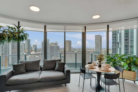 Trendy Miami Area, Downtown Miami 1/1 29th floor - Image 1
