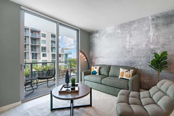 Modern Decor W/ Bay Views 1 Bdrm Condo - Image 1