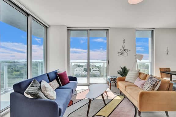 Stunning Bay Views 2 Bdrm Condo - Image 1