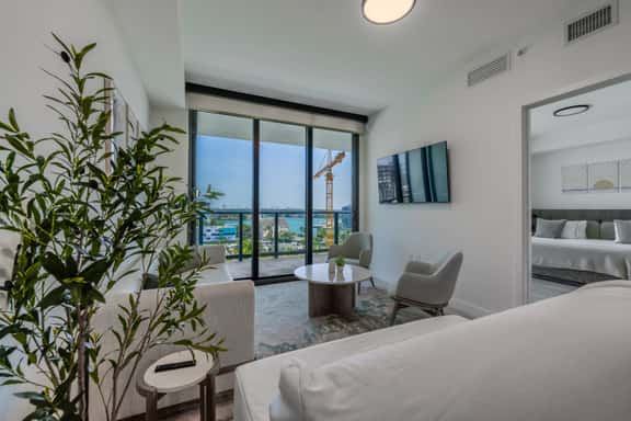 Stylish 1BR | Unit 806, Pool & Gym Access - Image 1