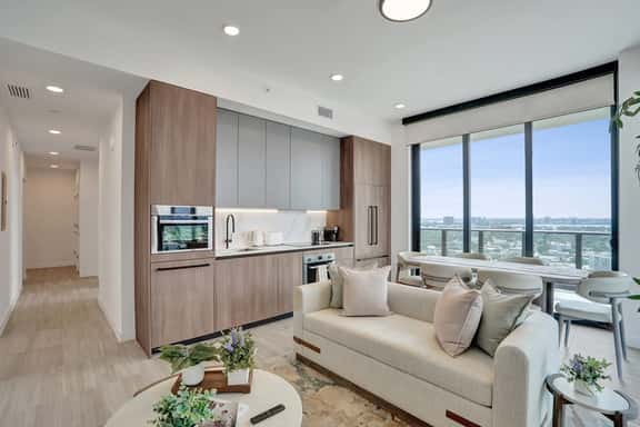 21st Floor Coastal Oasis | Pool, Gym & Beach - Image 1