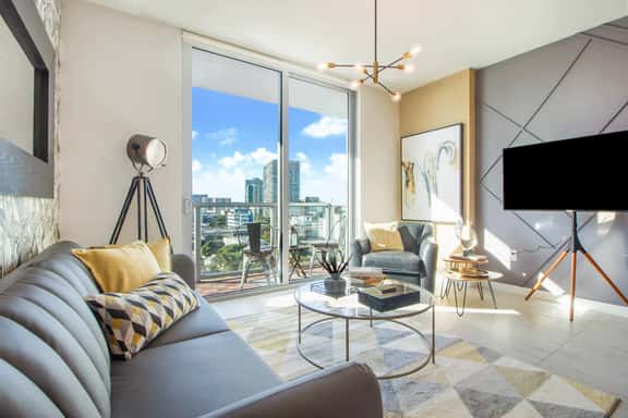 Bay+City Views! Modern Dream 1 Bdrm+Den Condo - Image 1