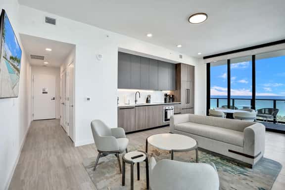 19th Floor Paradise Escape | Pool, Gym & Beach - Image 1