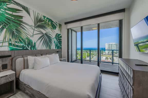 10th F Luminous 2BR/2BA | Pool, Gym & Miami Beach - Image 1