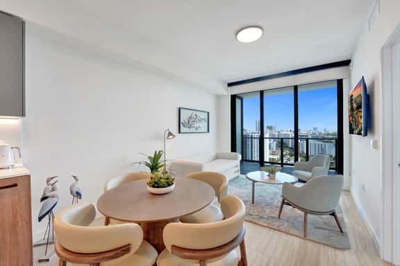 17th-Floor 1BR | Views, Pool, Gym & Beach Access - Image 1