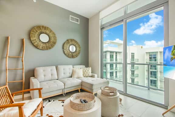 Stylish 1Bdrm Penthouse In Miami Design District - Image 1