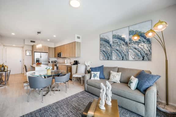 Bay Views! Rare Find 1 Bdrm Condo-Miami Design - Image 1